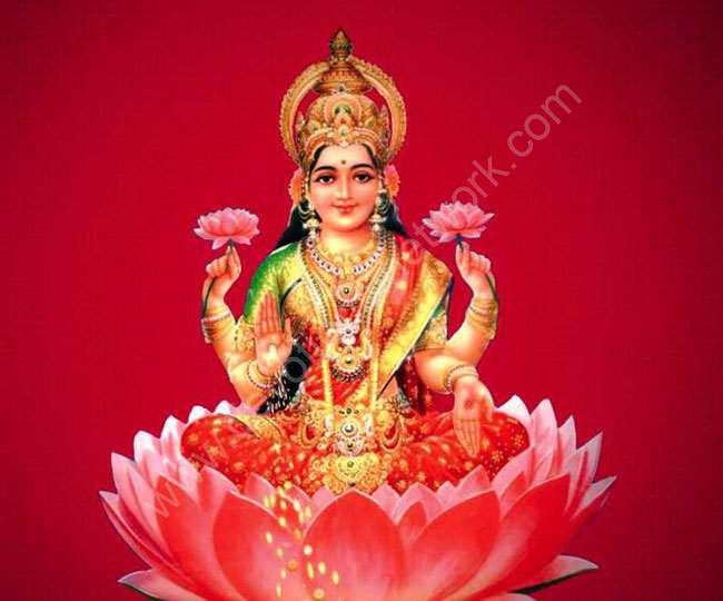 Read more about the article लक्ष्मी माता की आरती || Laxmi mata ki aarti