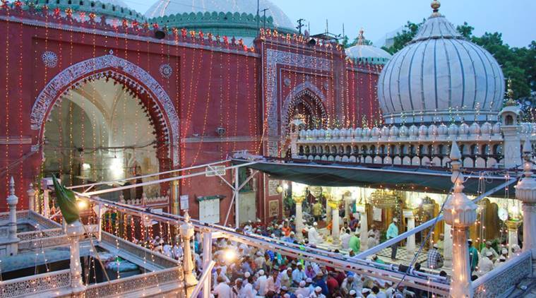 You are currently viewing निज़ामुद्दीन दरगाह इतनी प्रसिद्ध क्यों है? Why nizamuddin dargah is  so famous.