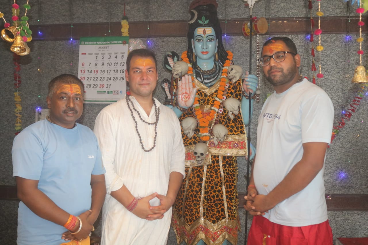 You are currently viewing सावन मास के पावन उपलक्ष पर शिव पूरी धाम मे किशन पूरा मे महा रूद्र अभिषेक का आयोजन – Maha rudra abhishek organized at kishan pura in shiv puri dham on the auspicious occasion of sawan month.