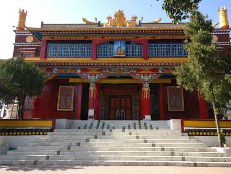 You are currently viewing मेनरी मठ का इतिहास – History of menri monastery