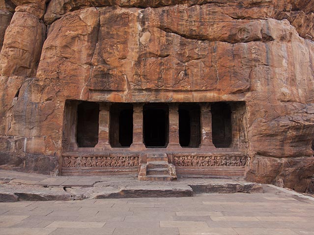 You are currently viewing बादामी गुफा मंदिर का इतिहास – History of badami cave temple