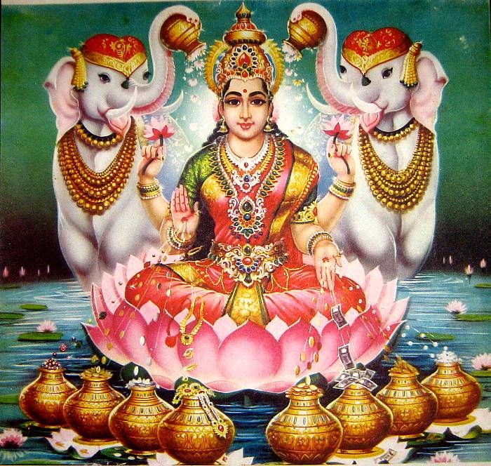 You are currently viewing जानिए दीपावली पर लक्ष्मी पूजन का शुभ मुहूर्त, मंत्र और आरती के बारे में – Know about the auspicious time, mantra and aarti of lakshmi worship on diwali