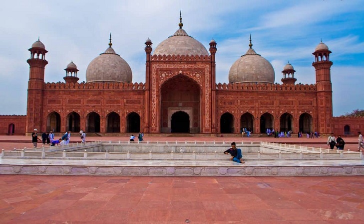 You are currently viewing बादशाही मस्जिद का इतिहास – History of badshahi mosque