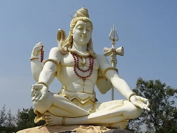 You are currently viewing प्रदोष व्रत के दौरान भगवान शिव की कृपा और पूजा का पूरा लाभ पाने के लिए इस पौराणिक कथा को जरूर पढ़ें।  To get the full benefits of lord Shiva blessings and worship during pradosh vrat, definitely read this mythological story