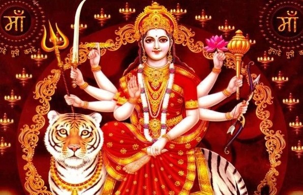 You are currently viewing नवरात्रि के दौरान इन मंत्रों का जाप करना माना जाता है बहुत शुभ, माता रानी होती हैं प्रसन्न। Chanting these mantras during navratri is considered very auspicious, Mata rani becomes happy