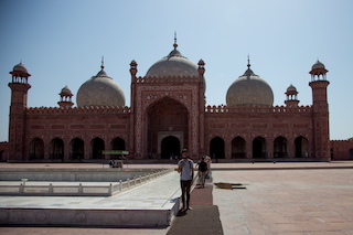 Read more about the article लाल मस्जिद का इतिहास – History of red mosque