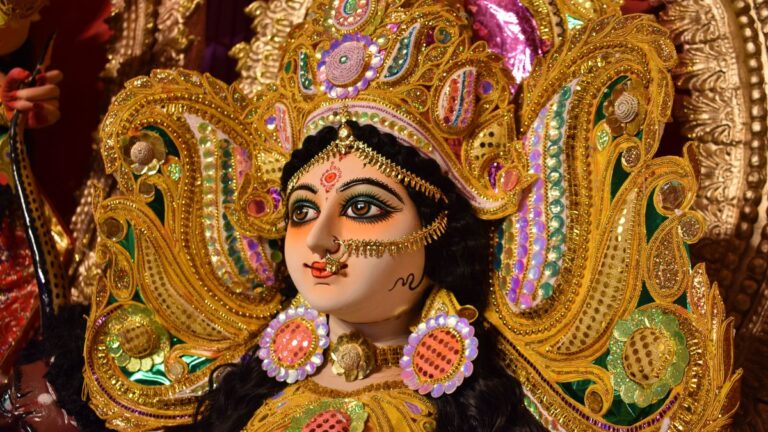 Read more about the article जानिए चैत्र नवरात्रि में किस दिन किस रंग के कपड़े पहनकर करें पूजा – Know which color clothes to worship on which day during chaitra navratri