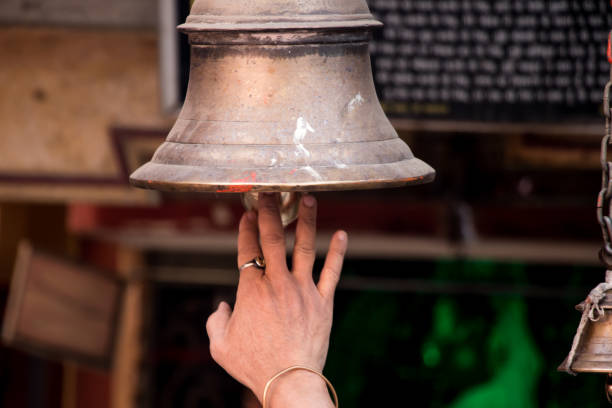 You are currently viewing जानिए घंटी बजाने के नियम क्या है और घंटी कैसे बजानी चाहिए। Know what are the rules of ringing the bell and how the bell should be rung