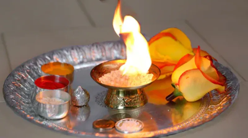 You are currently viewing जानिए शनिवार शाम कपूर और लौंग जलाने से क्या क्या फायदे हो सकते हैं। Know what are the benefits of burning camphor and cloves on saturday evening