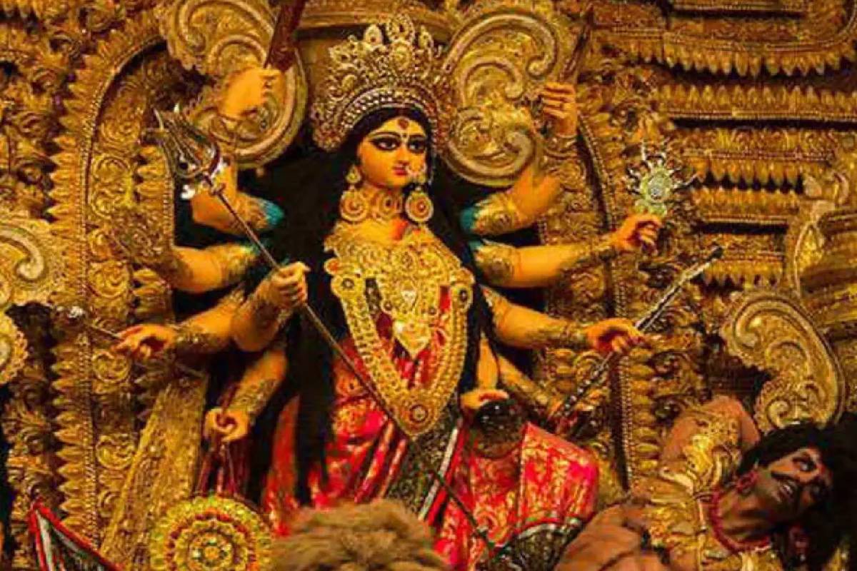 You are currently viewing जानिए दुर्गा चालीसा का पाठ करने के फायदे और आपको कैसे दुर्गा चालीसा का पाठ करना चाहिए। Know the benefits of reciting durga chalisa and how you should recite durga chalisa