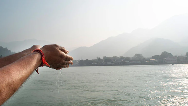 You are currently viewing जानिए गंगा दशहरा पर किन चीजों का दान करना शुभ होगा। Know which things will be auspicious to donate on ganga dussehra