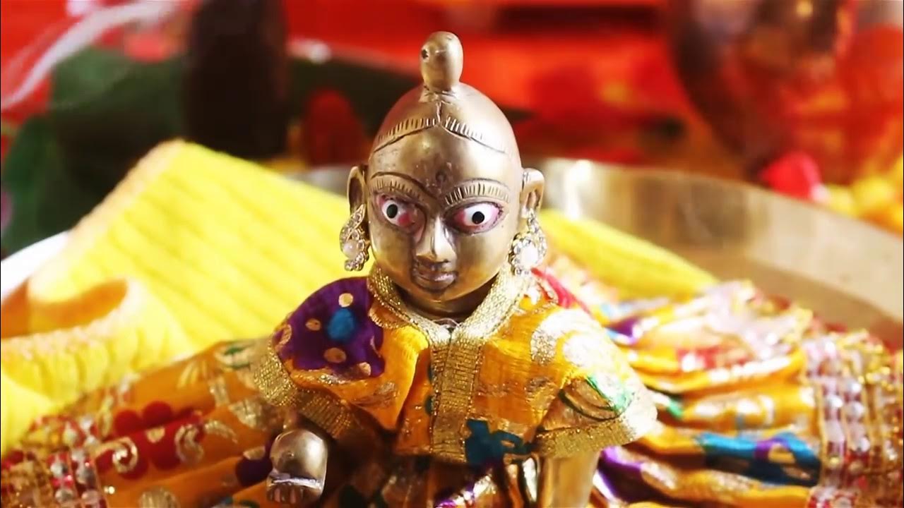 You are currently viewing जानिए श्रीकृष्ण भगवान के बाल स्वरूप लड्‌डू गोपाल की सेवा में किन-किन बातों का ध्यान रखना जरूरी है। Know what things are important to be kept in mind while serving laddu gopal, the child form of lord krishna