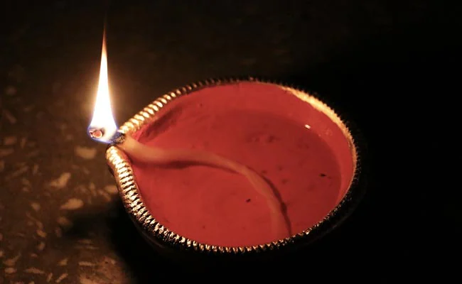 You are currently viewing जानिए कि पीपल के पेड़ के नीचे दीपक क्यों जलाया जाता है। Know why a lamp is lit under the peepal tree