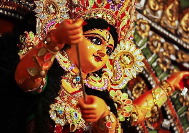You are currently viewing फूलों से सजा दरबार माँ को बड़ा प्यारा लगे – Phoolon se saja darbar maiya ko bada pyara lage