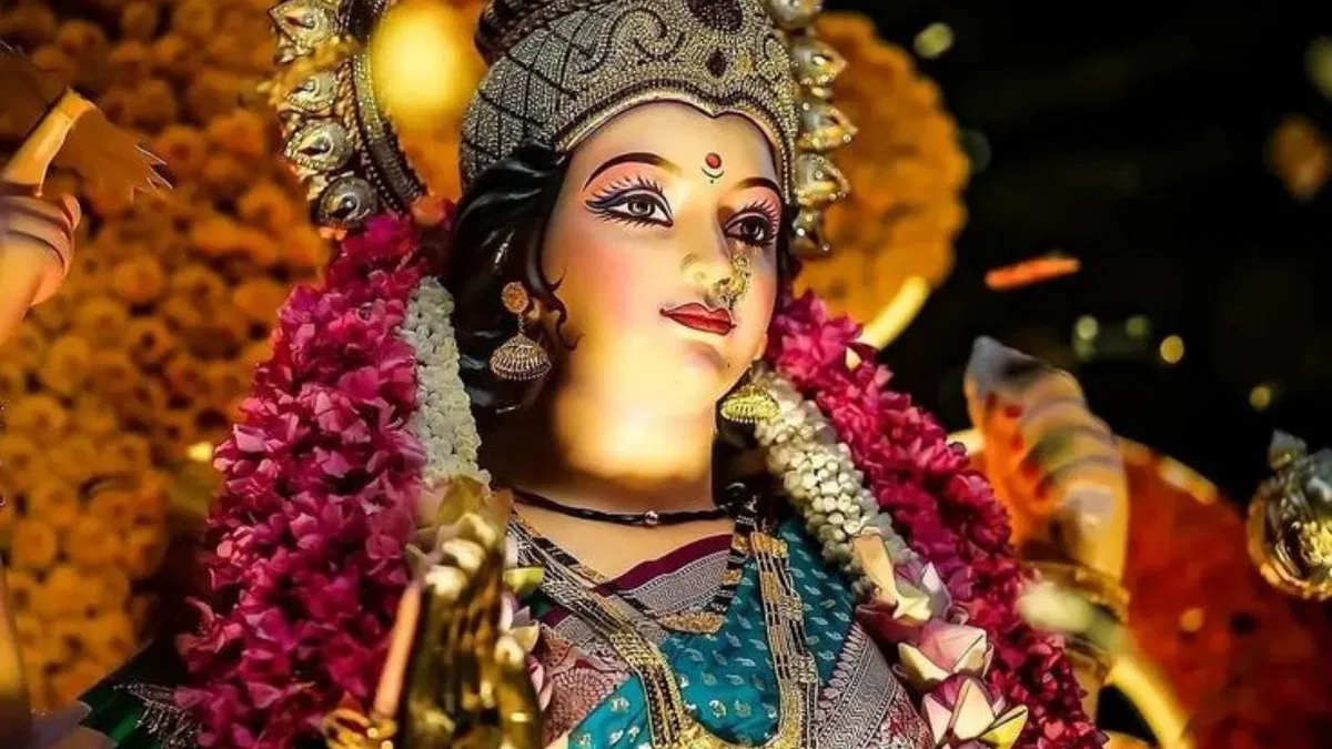 You are currently viewing लेके पूजा की थाली – Leke pooja ki thali