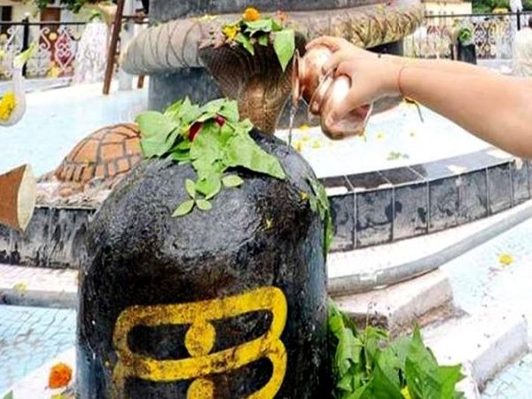 You are currently viewing जानिए सावन माह में शिवलिंग पूजा के दौरान क्या पूर्णतः वर्जित माना जाता है। Know what is considered completely prohibited during shivling puja in the month of sawan